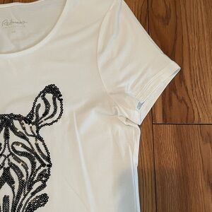 Reitmans White Graphic Fitted T-Shirt with Scoop Neck and Short Sleeves